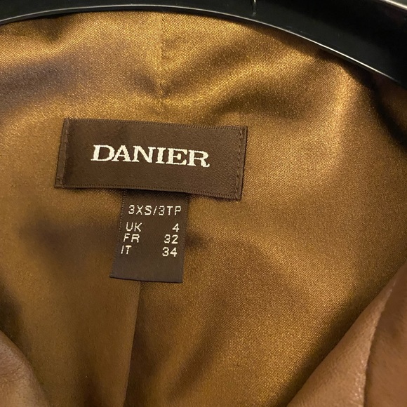 Leather jacket - Picture 1 of 3